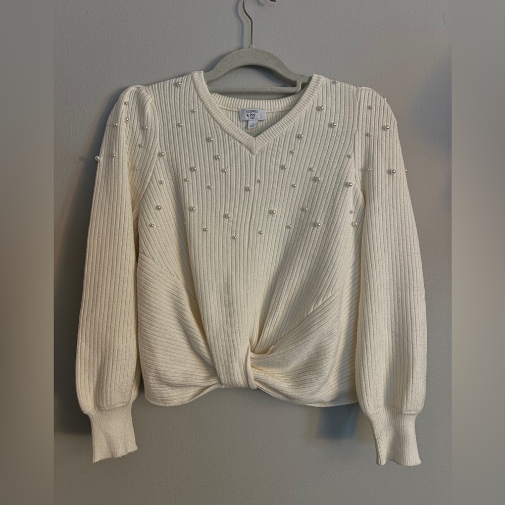 Crown & Ivy Cream V-Neck Sweater with Ribbed Knit